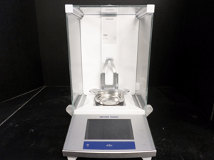 digital balance for density measurements